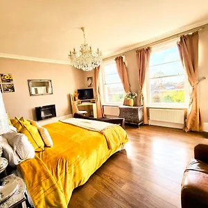 upstairs-downstairs-regency-apartments.cardiffhotelswales.com/